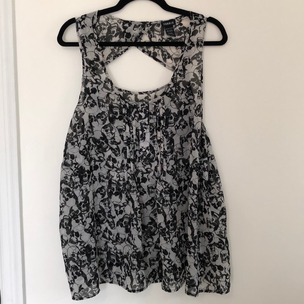 Black and white skull tank. Torrid. Size 3.
